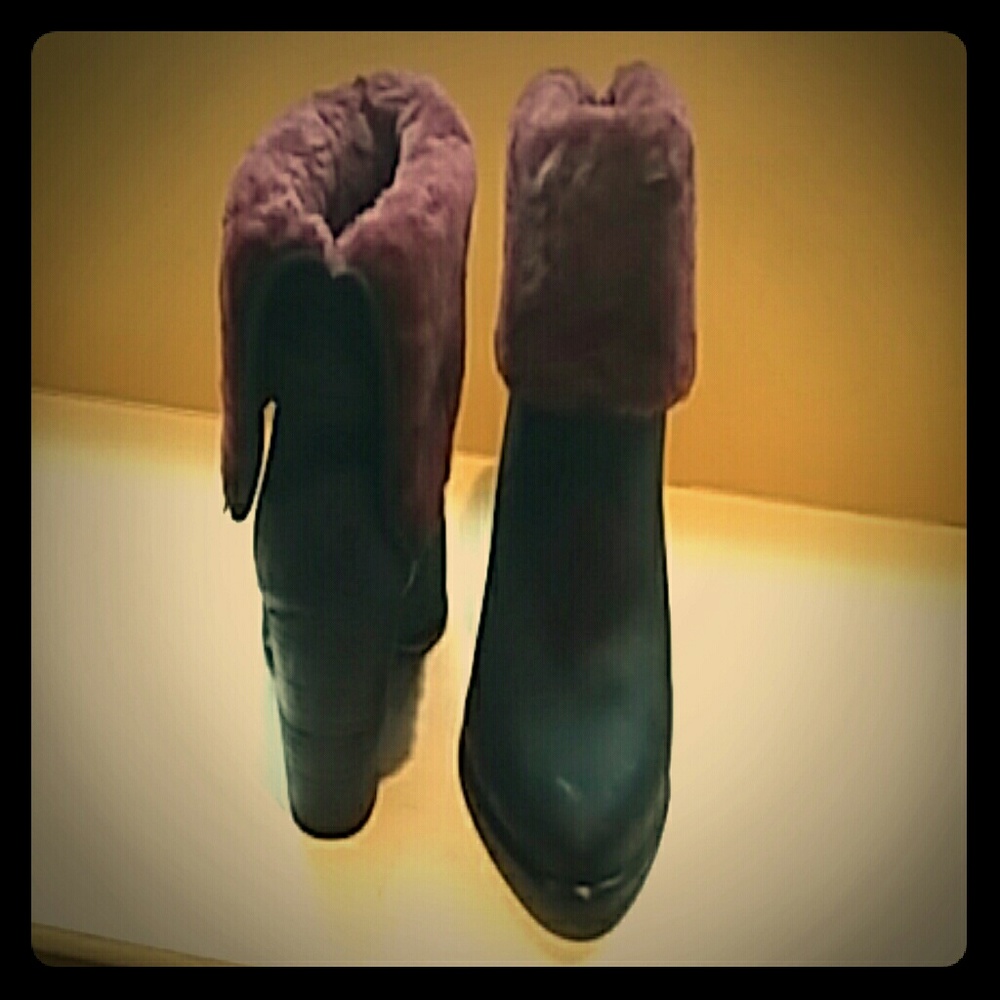 Black and burgundy ugg booties layna