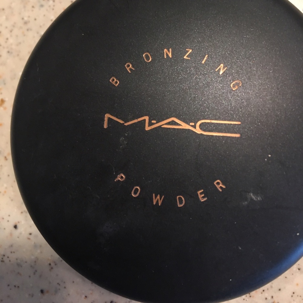 MAC Bronzing Powder