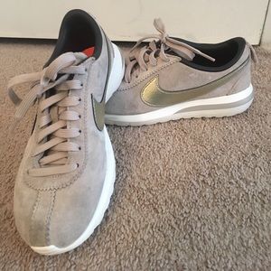 Nike women's shoes 7.5