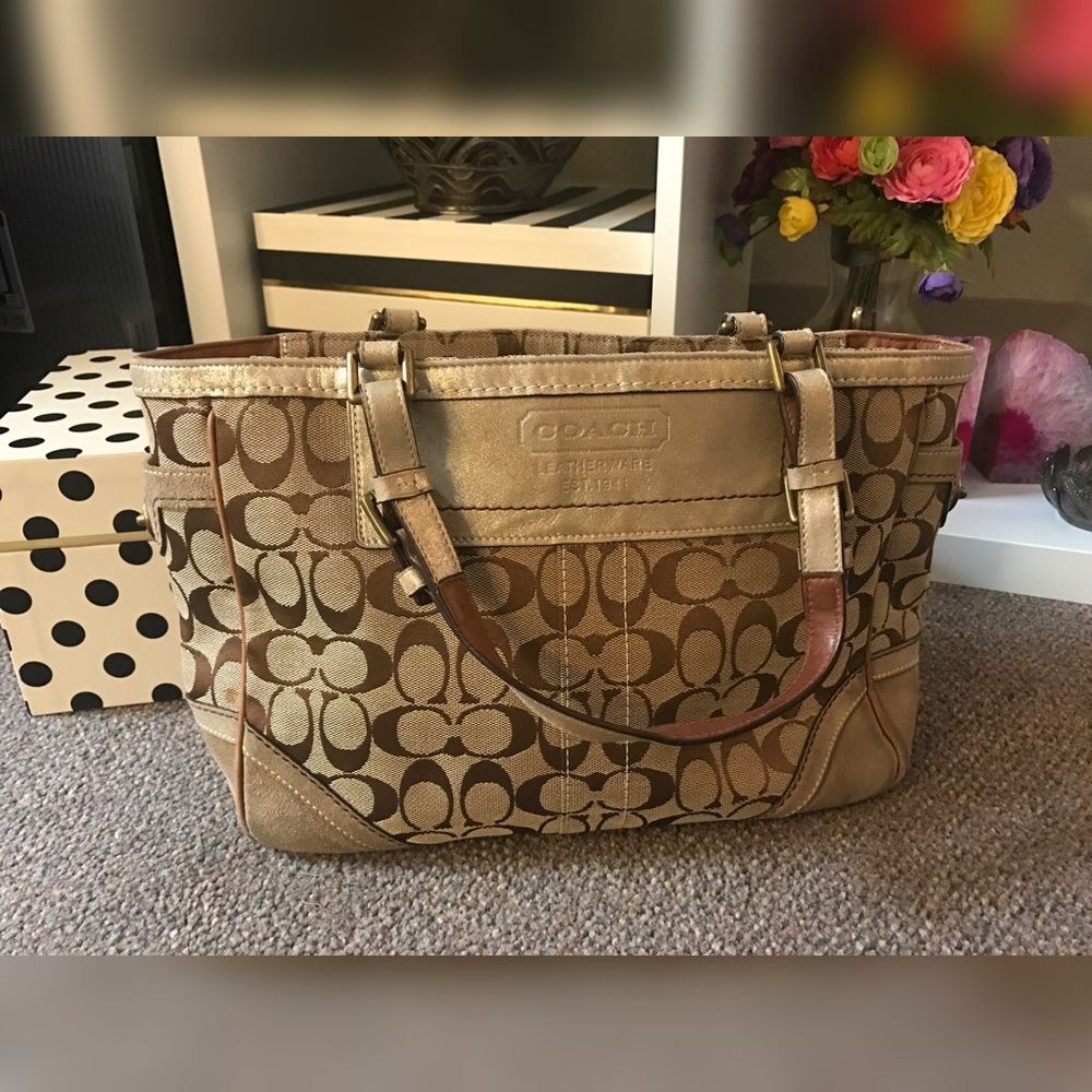 Signiture Coach Bucket Style Purse