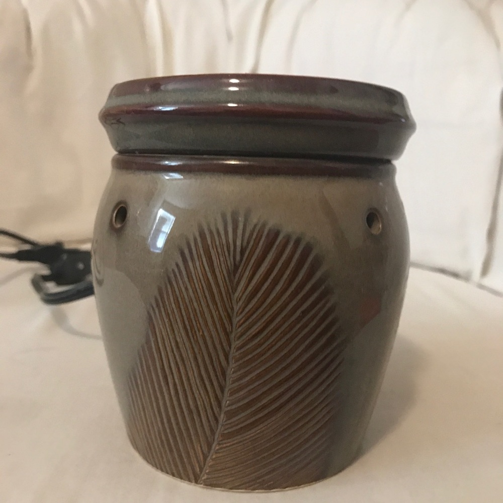 Scentsy Quill medium warmer