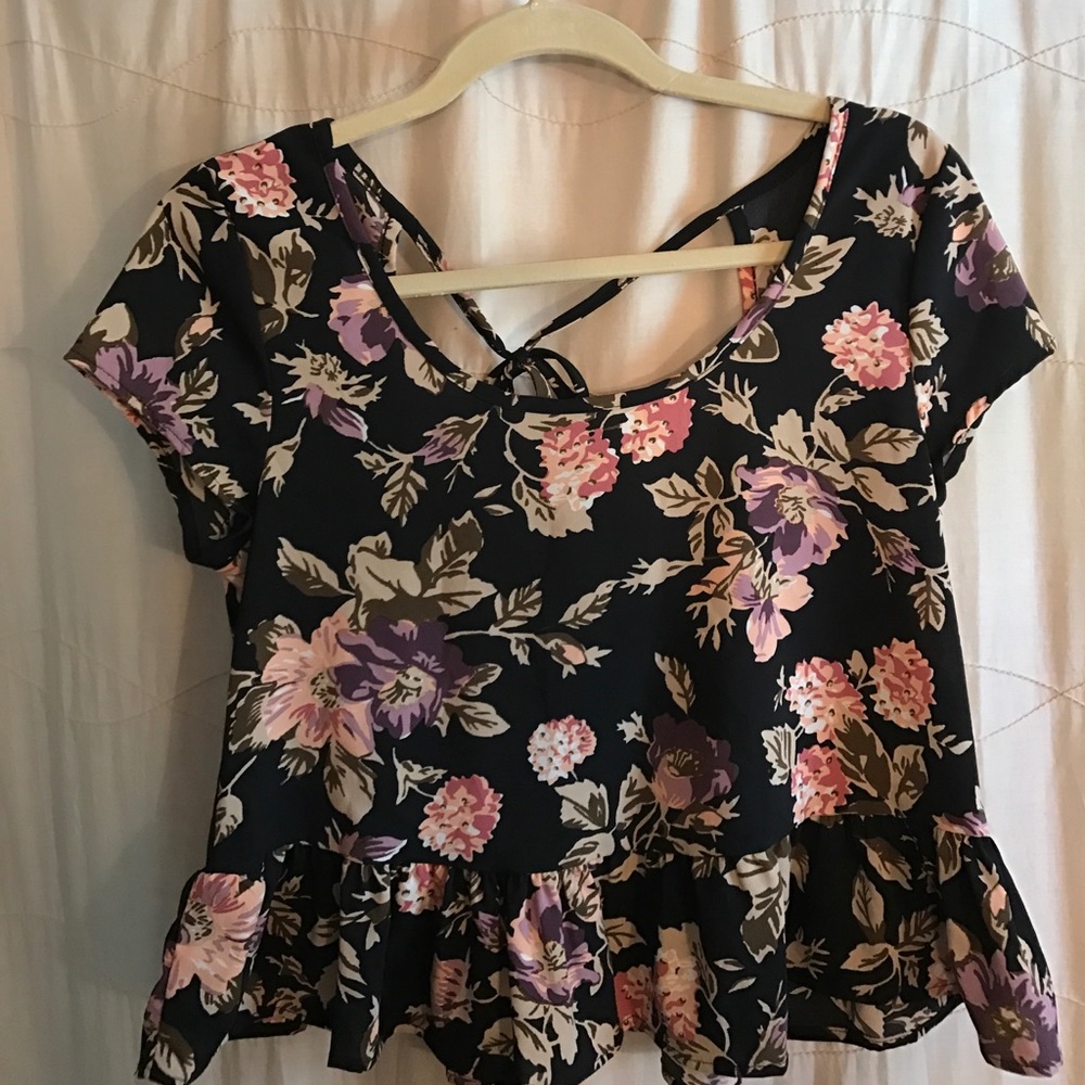 🌸 floral peplum crop top!