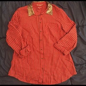 Black&Red checkered button down shirt.