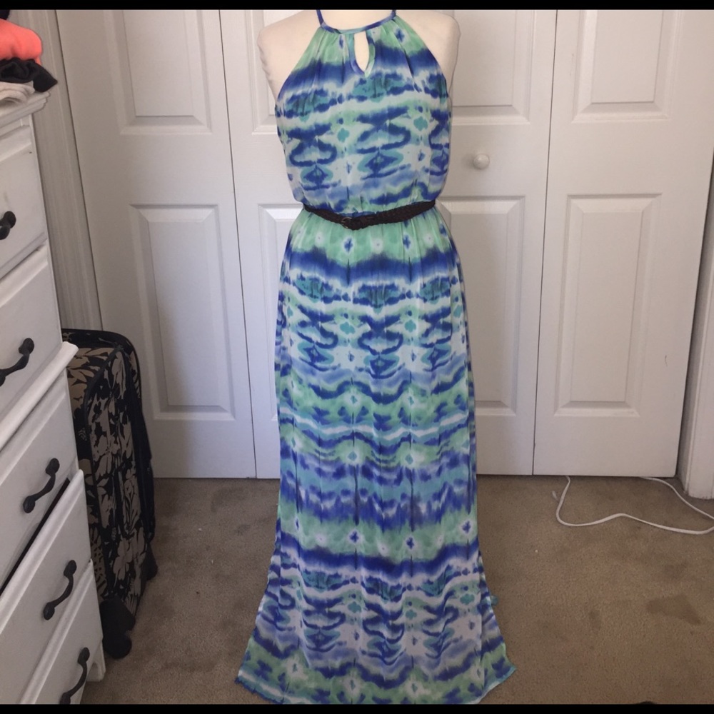 Maxi dress (brown belt included!)