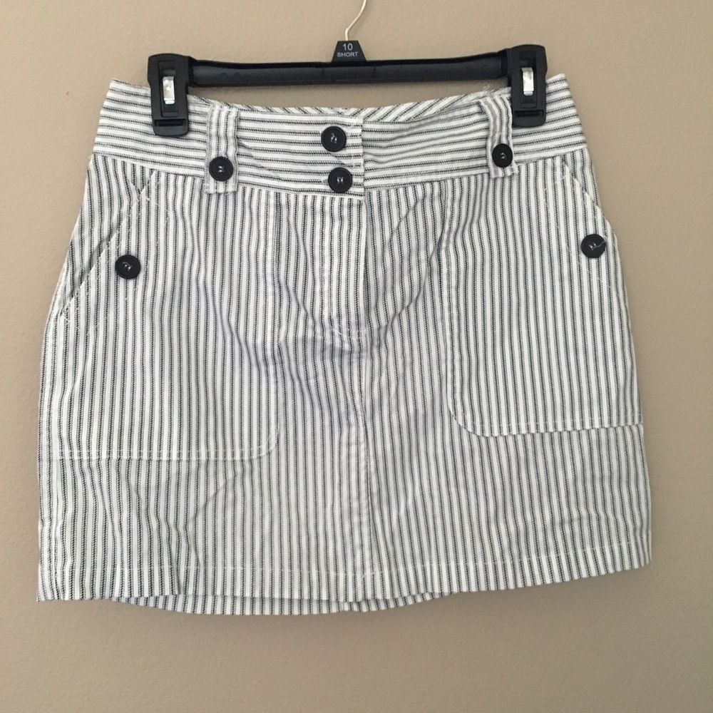 Black house white market striped skirt