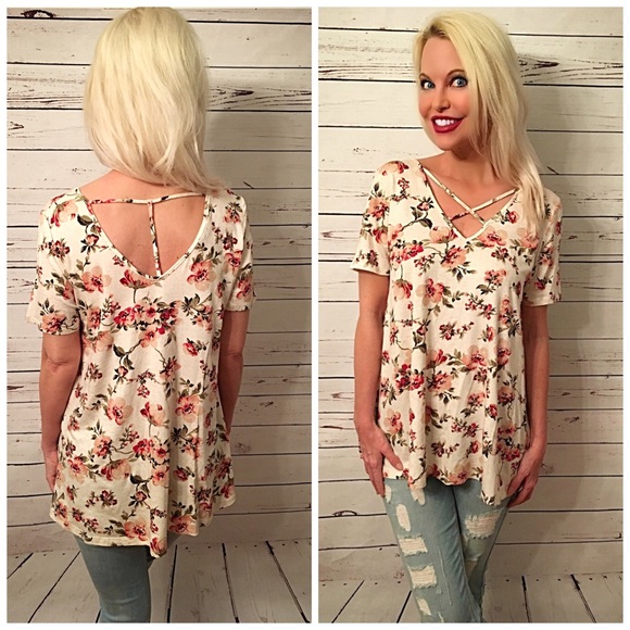 floral cross front back detail tunic! 🌸 LAST One - Picture 2 of 2
