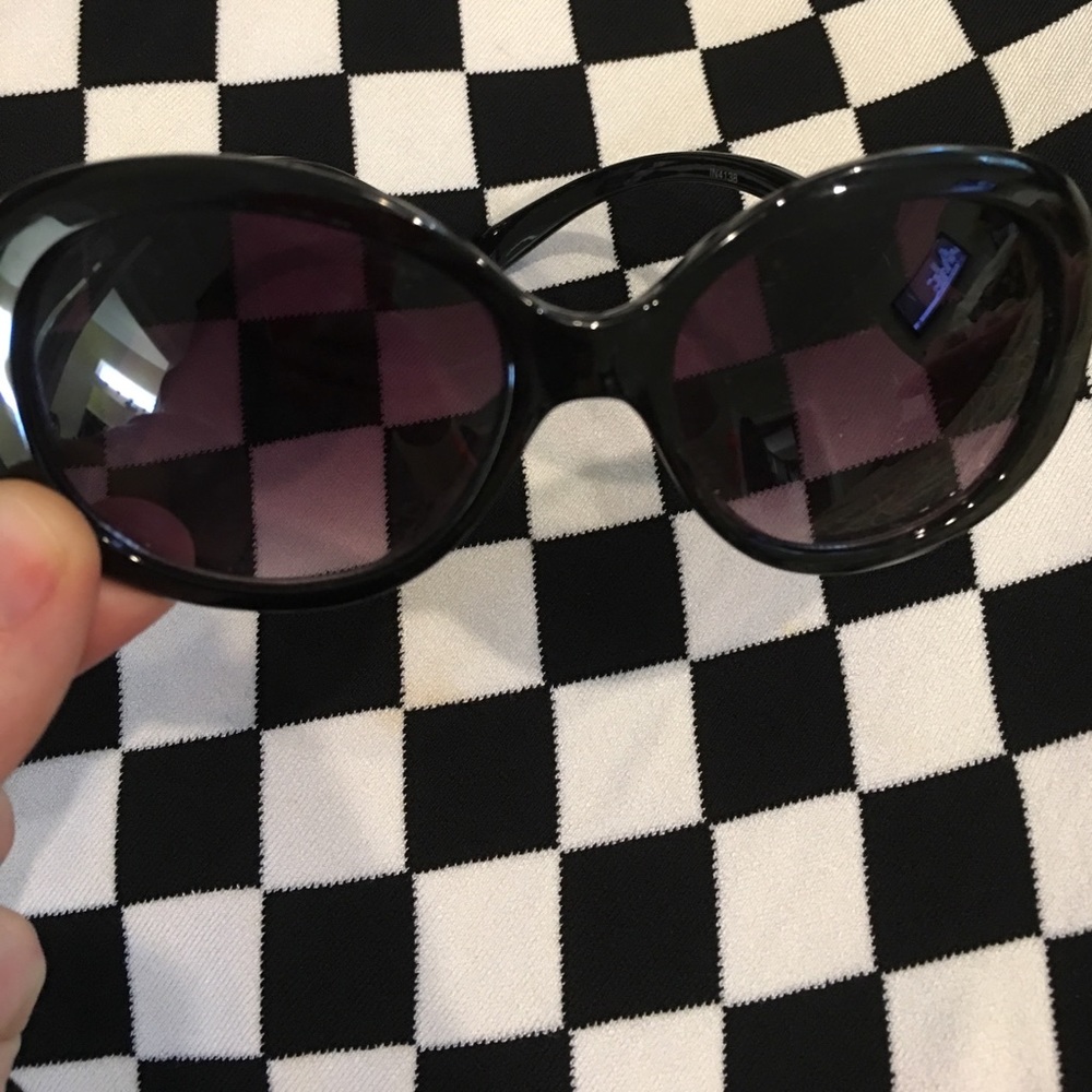Sunglasses NEW - Picture 4 of 4