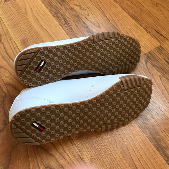 EUC Tommy Hilfiger white leather mens sneakers - Picture 6 of 8