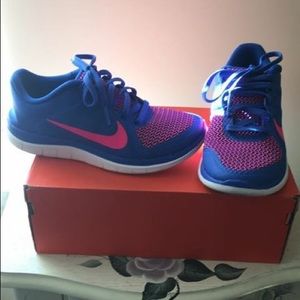 Nike Free 4.0 (Size 5.5)