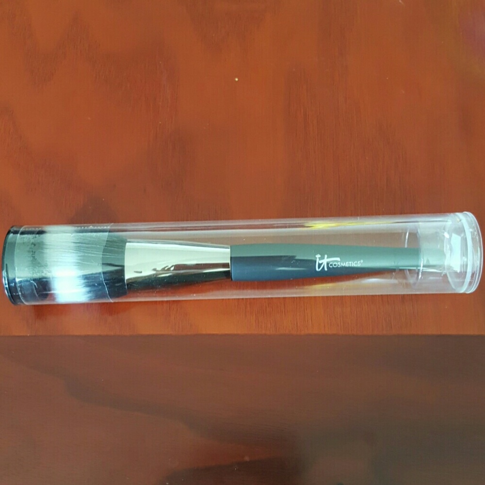 Makeup brushes ( blush brush)