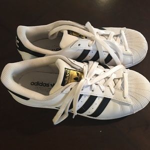 Adidas superstars