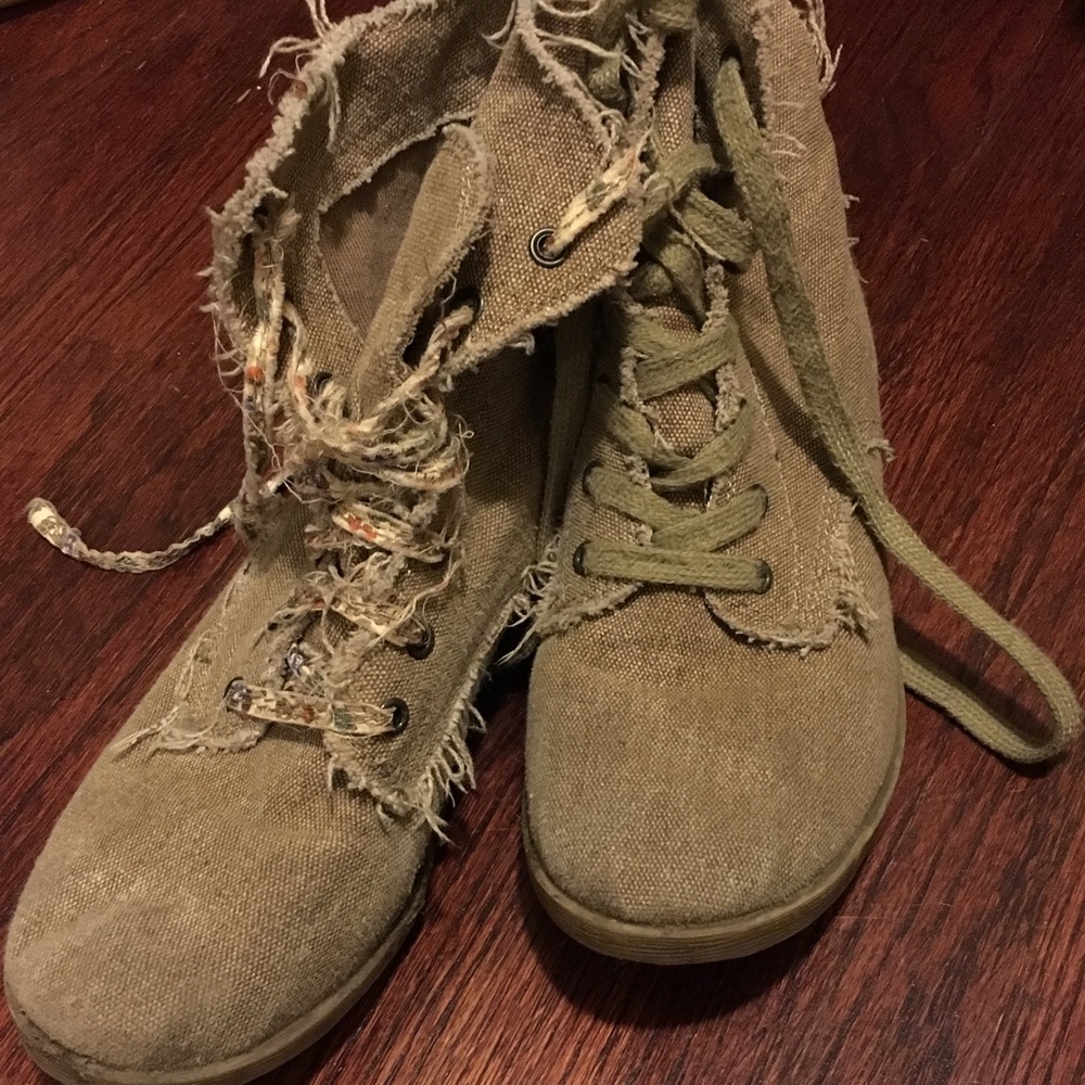 shoes - Picture 2 of 2