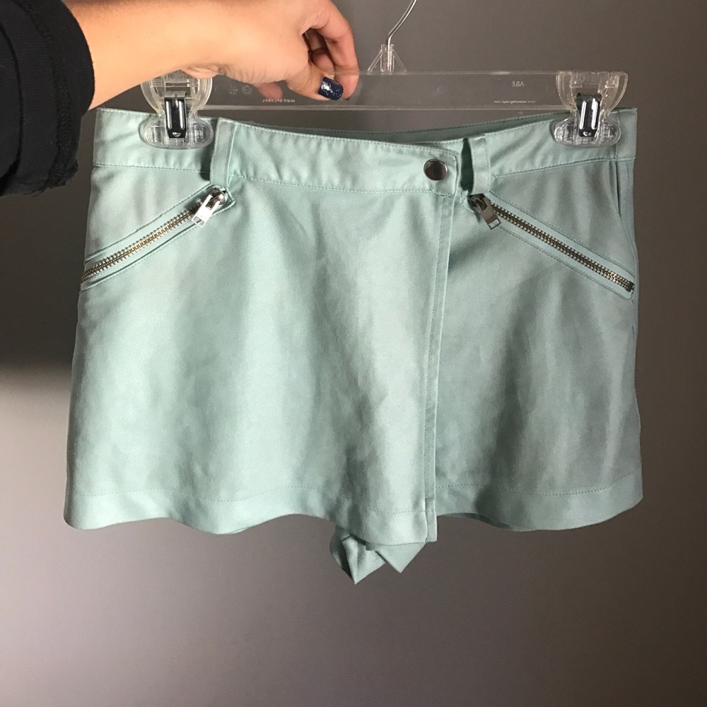 UNIF BAB SKORT IN MINT