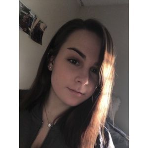 Meet your Posher, Caitlin