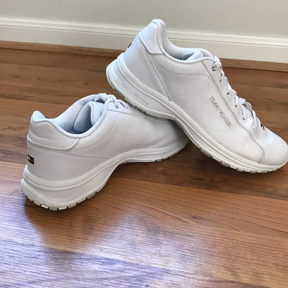 EUC Tommy Hilfiger leather sneakers