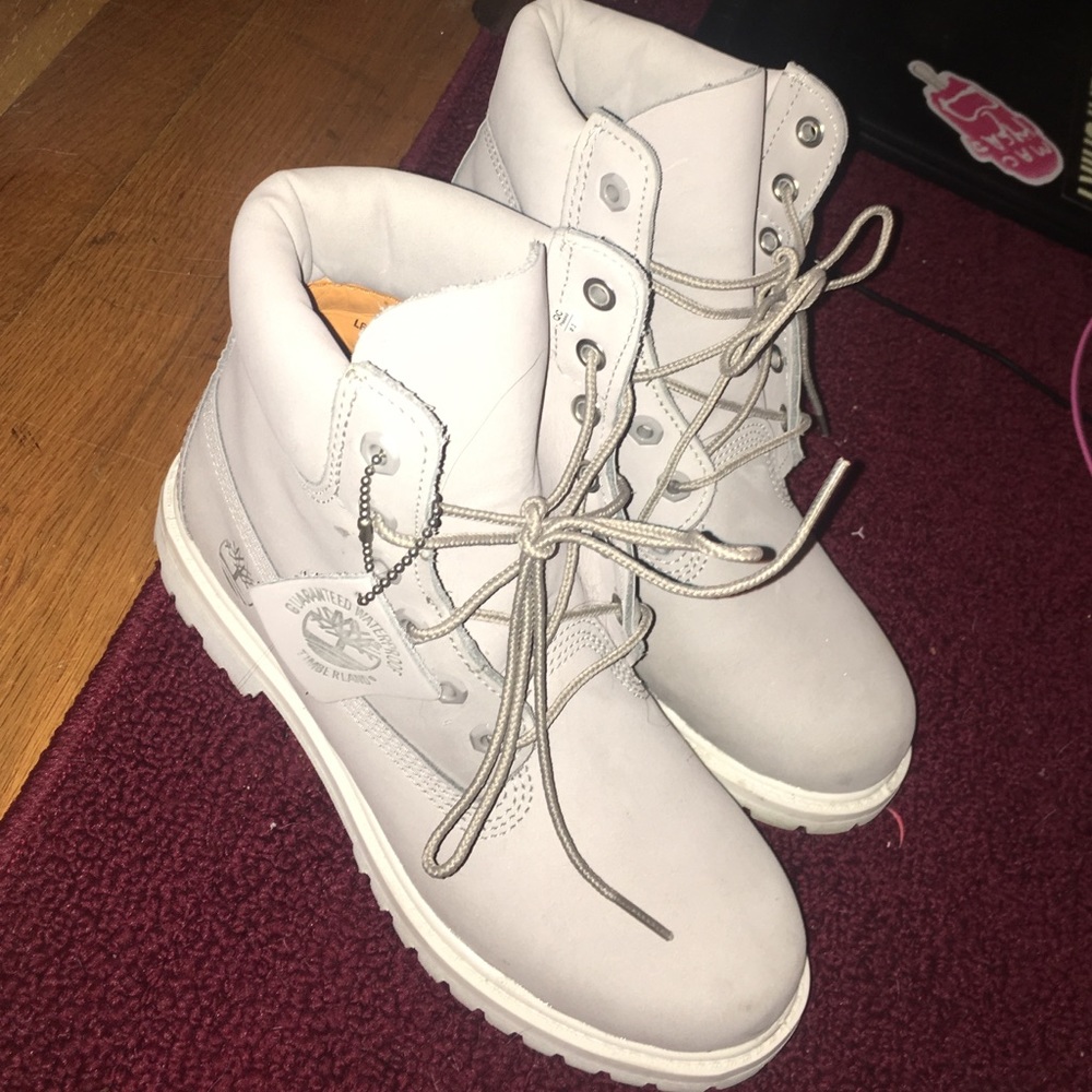 NWOT Grey and White Timberland 6" waterproof boots