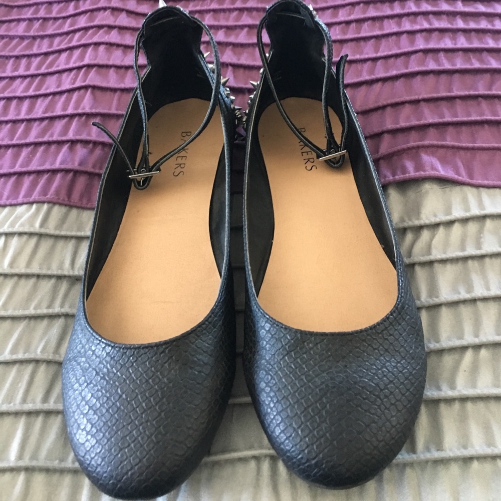 Spiked flats