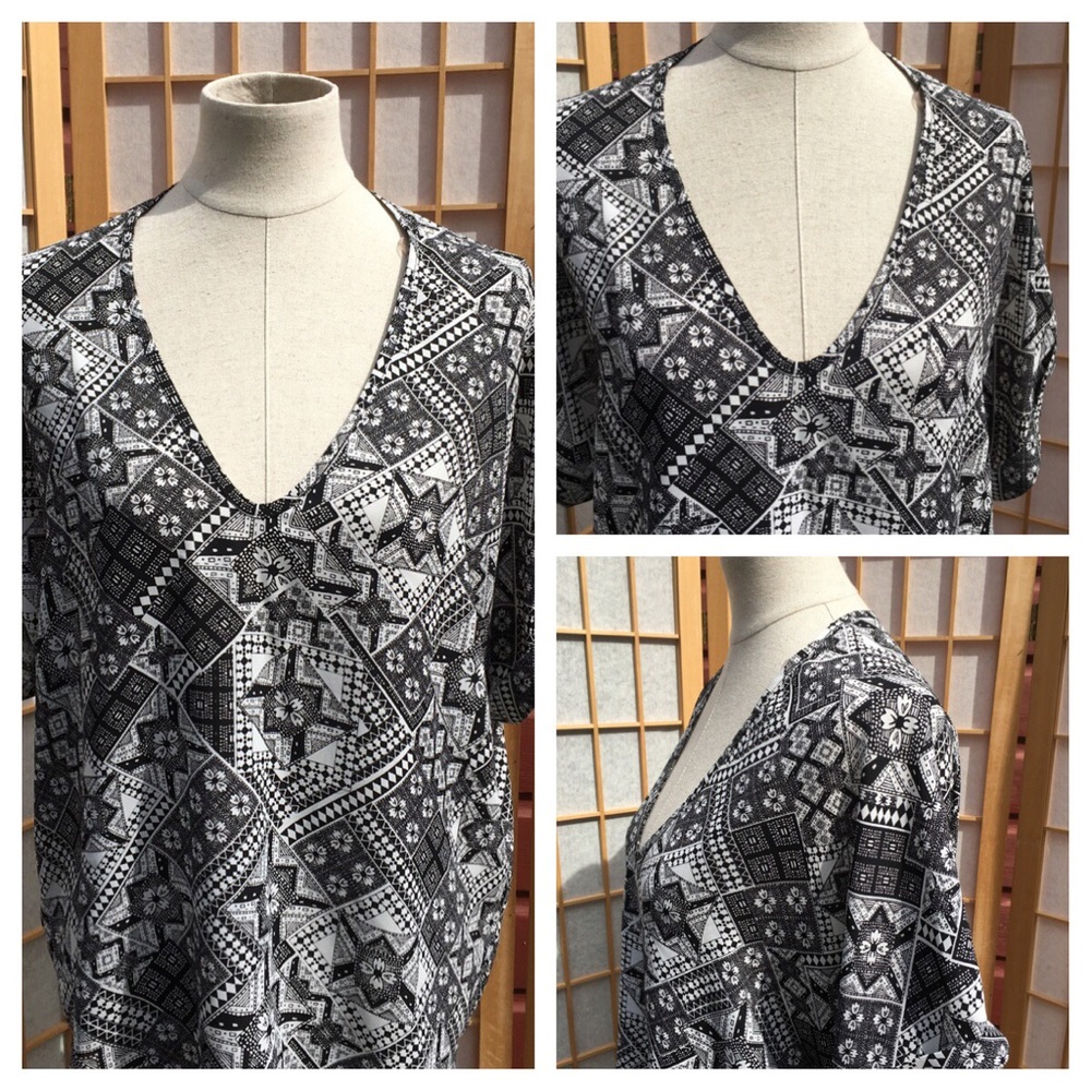 **NOT FOR SALE** GIFTED** Lush Black & White Top M