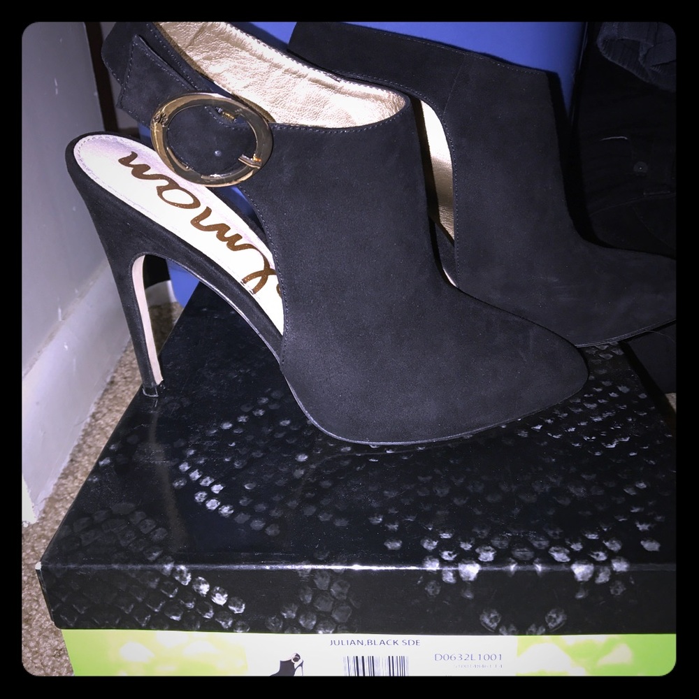 Sexy black heels with gold buckle...WORN ONCE ‼️‼️