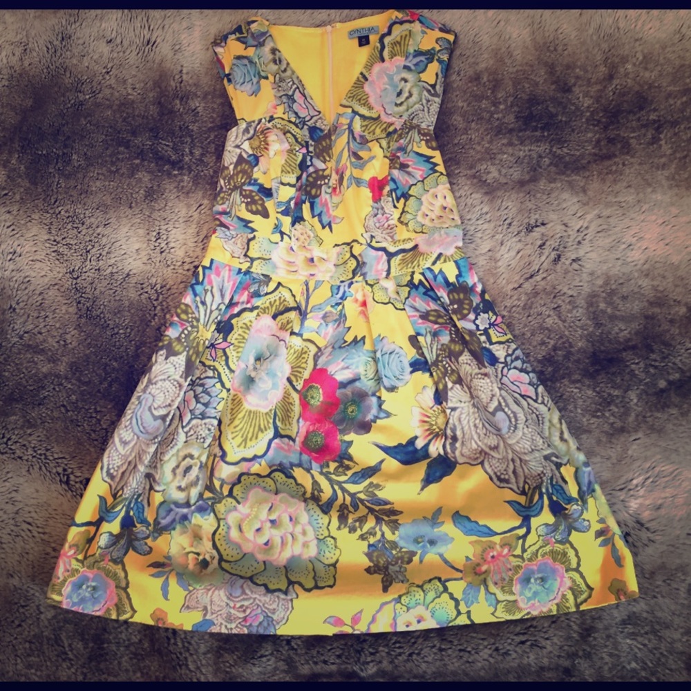 **SOLD ON MERC** Cynthia rowley size 6 yellow