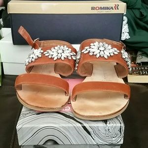 Tan with Jewl Sandals!