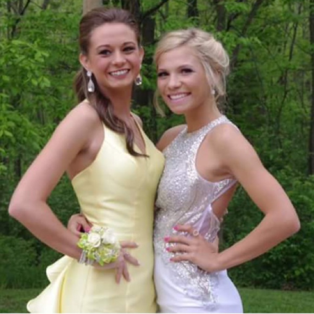 WHITE PROM DRESS - Picture 3 of 4