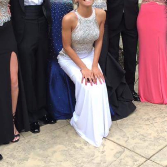 WHITE PROM DRESS - Picture 2 of 4