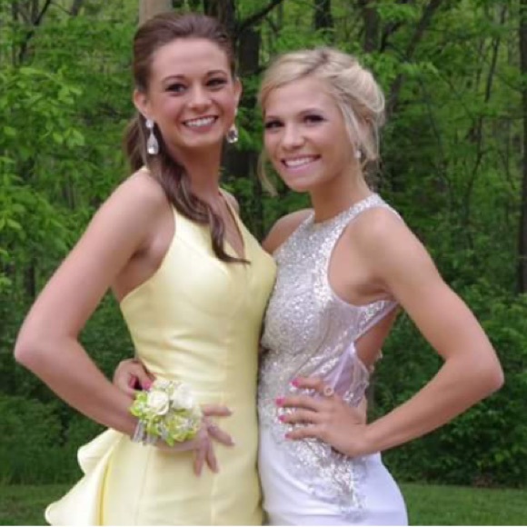 WHITE PROM DRESS - Picture 3 of 4