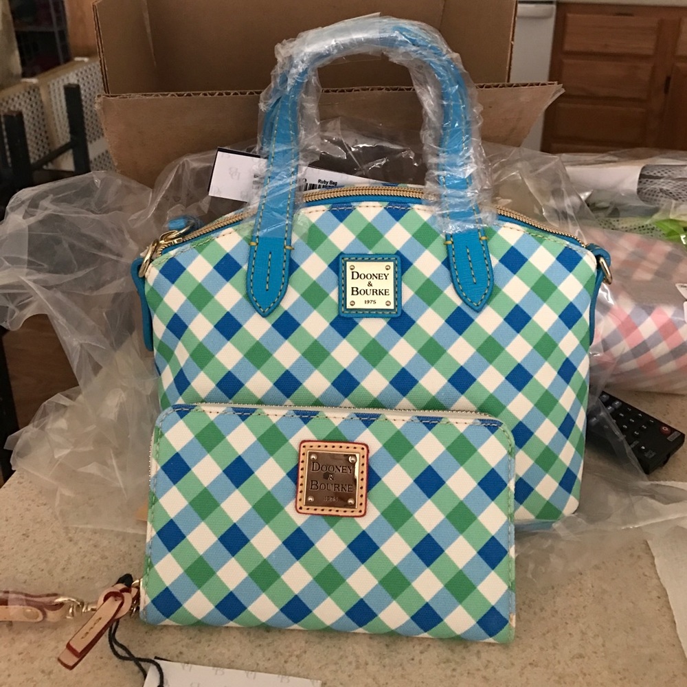 🔥NEED GONE🔥 DOONEY&BOURKE HANDBAG AND WALLET