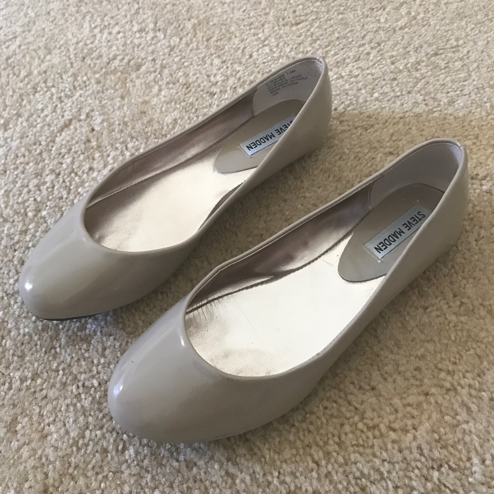 Steve Madden flats.  Nude -Size 7 1/2. Like new