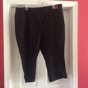 Black brand new Capri