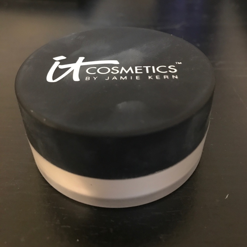IT Cosmetics Bye Bye Pores Translucent Powder