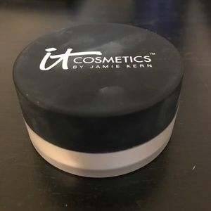 IT Cosmetics Bye Bye Pores Translucent Powder