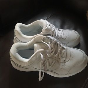 New balance white walking shoes sz 8.5