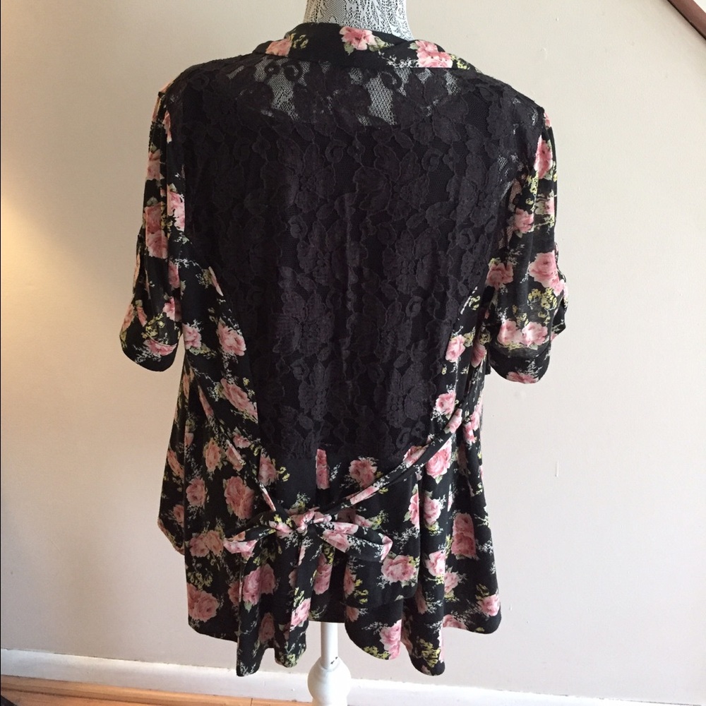 ☀️Forever 21+ Floral and Lace Jacket/Cardi Size 2X - Picture 2 of 3