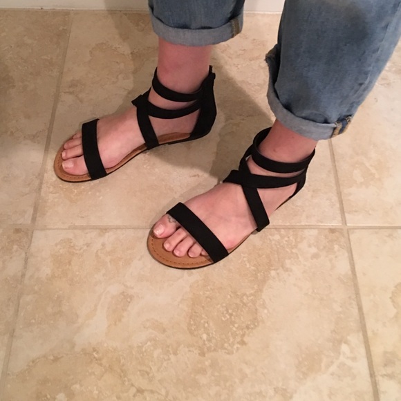 LAST ❣️Black Strappy Wrap Sandal with Zipper Back - Picture 4 of 4