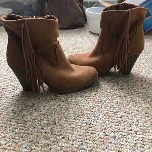 7.5 Brown Fringe Booties