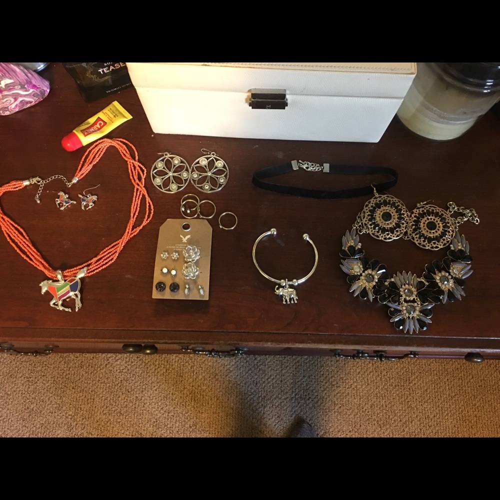 Huge jewelry lot NEED GONE