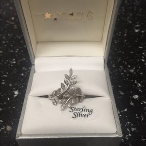 1/2 karat leaf ring