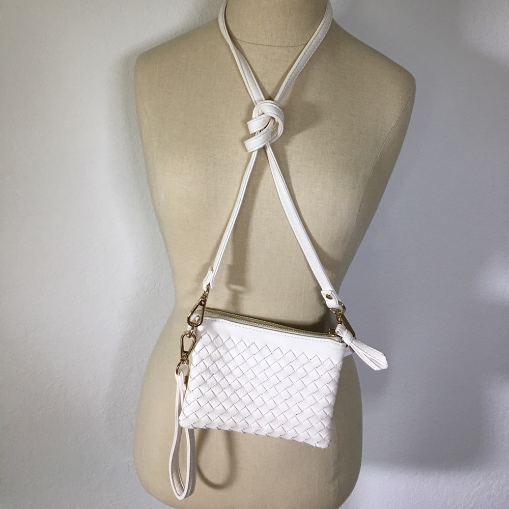🌟 White leather woven wristlet/cross body