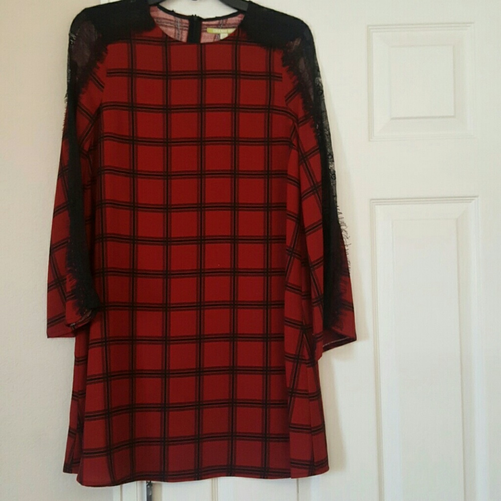 Gianni Bini lacey shift dress