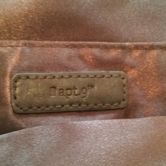 APT 9 faux fur bag with silver chain strap - Picture 2 of 8