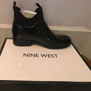 Black Nine West low cut rain boots
