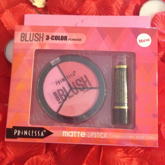 Blush +matte lipstick - Picture 2 of 5