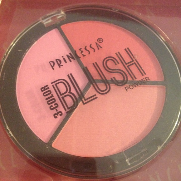 Blush +matte lipstick - Picture 3 of 5