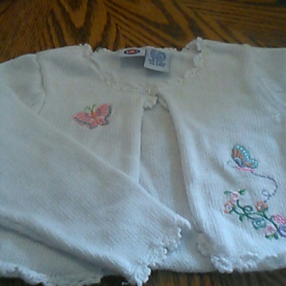$5 when bundling, kiks 24 m. Cardigan so pretty