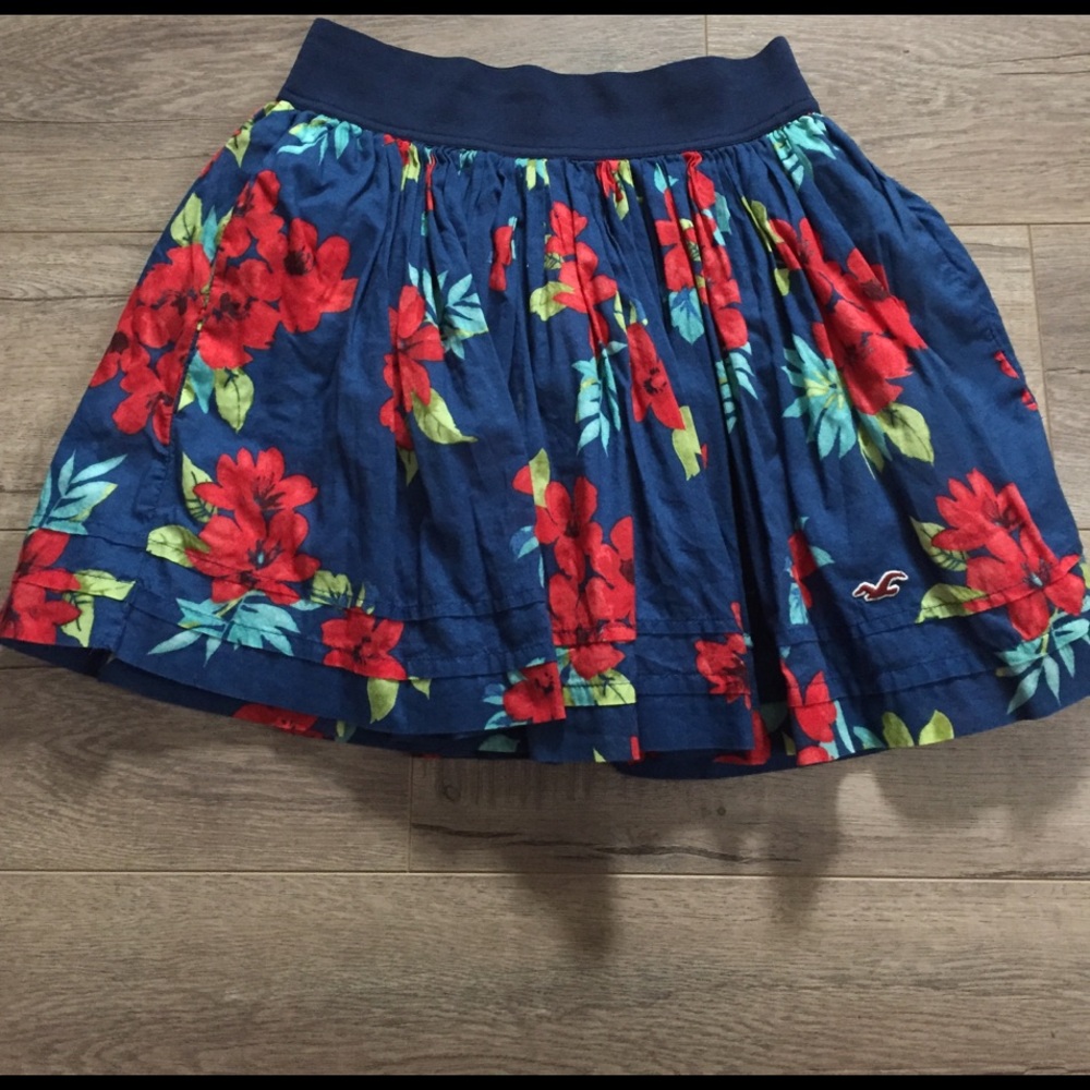 EUC Hollister Skirt. Has pockets!