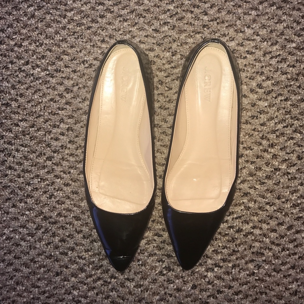 Jcrew SZ 6 black patent leather point toe flats.