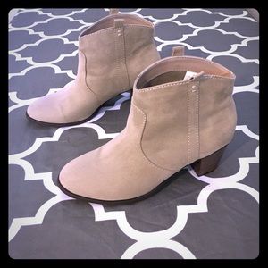 ⚡️1 HR SALE⚡️Faux Suede Booties in Light Beige