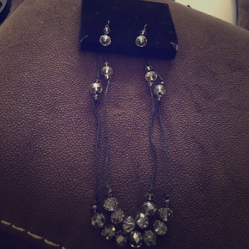 Avon Necklace and Earring Set NWOT